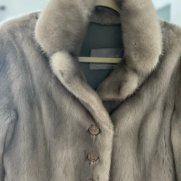 Gorgeous light grey Mink jacket perfect conditions from Paris - Picture 3 of 16